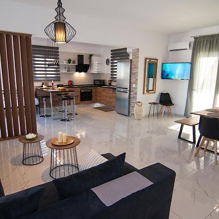 Livis Luxury Villa 吉奥塔略 外观 照片
