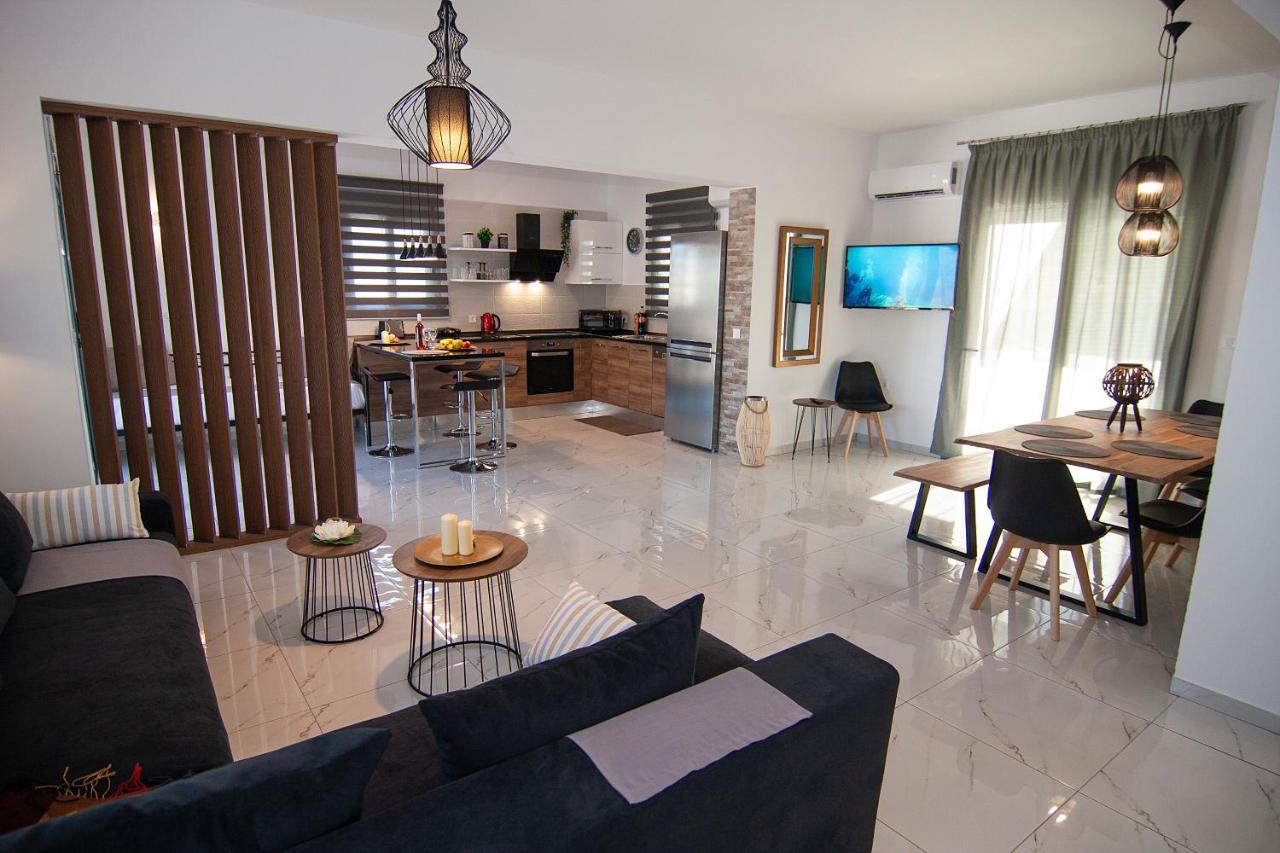 Livis Luxury Villa 吉奥塔略 外观 照片