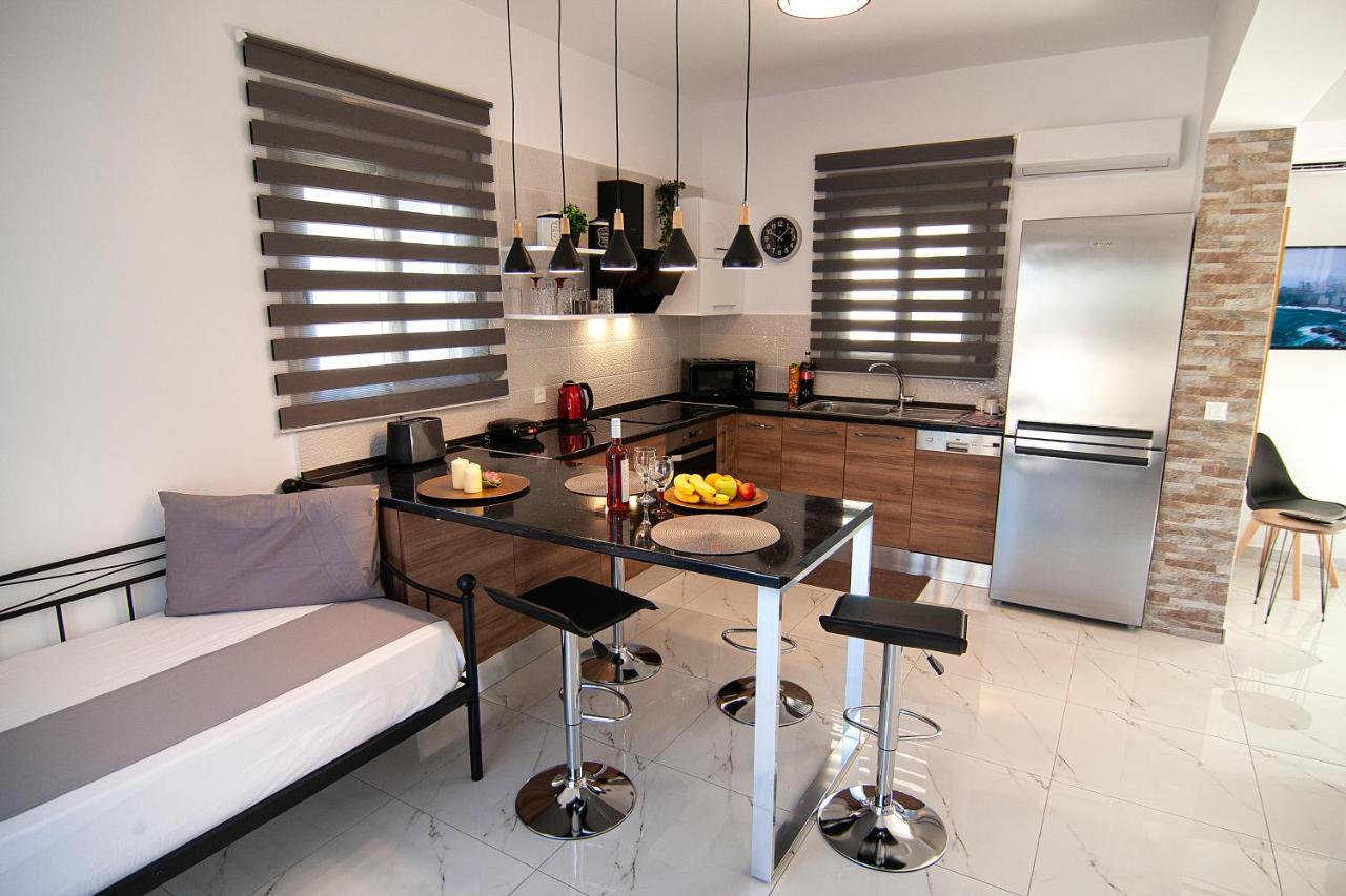 Livis Luxury Villa 吉奥塔略 外观 照片